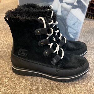 Women’s SOREL WATERPROOF boots! BRAND NEW!